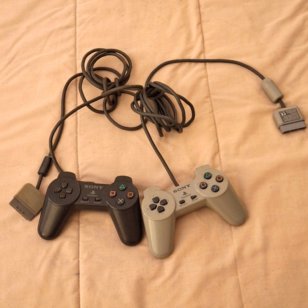 Playstation 1 controllers .